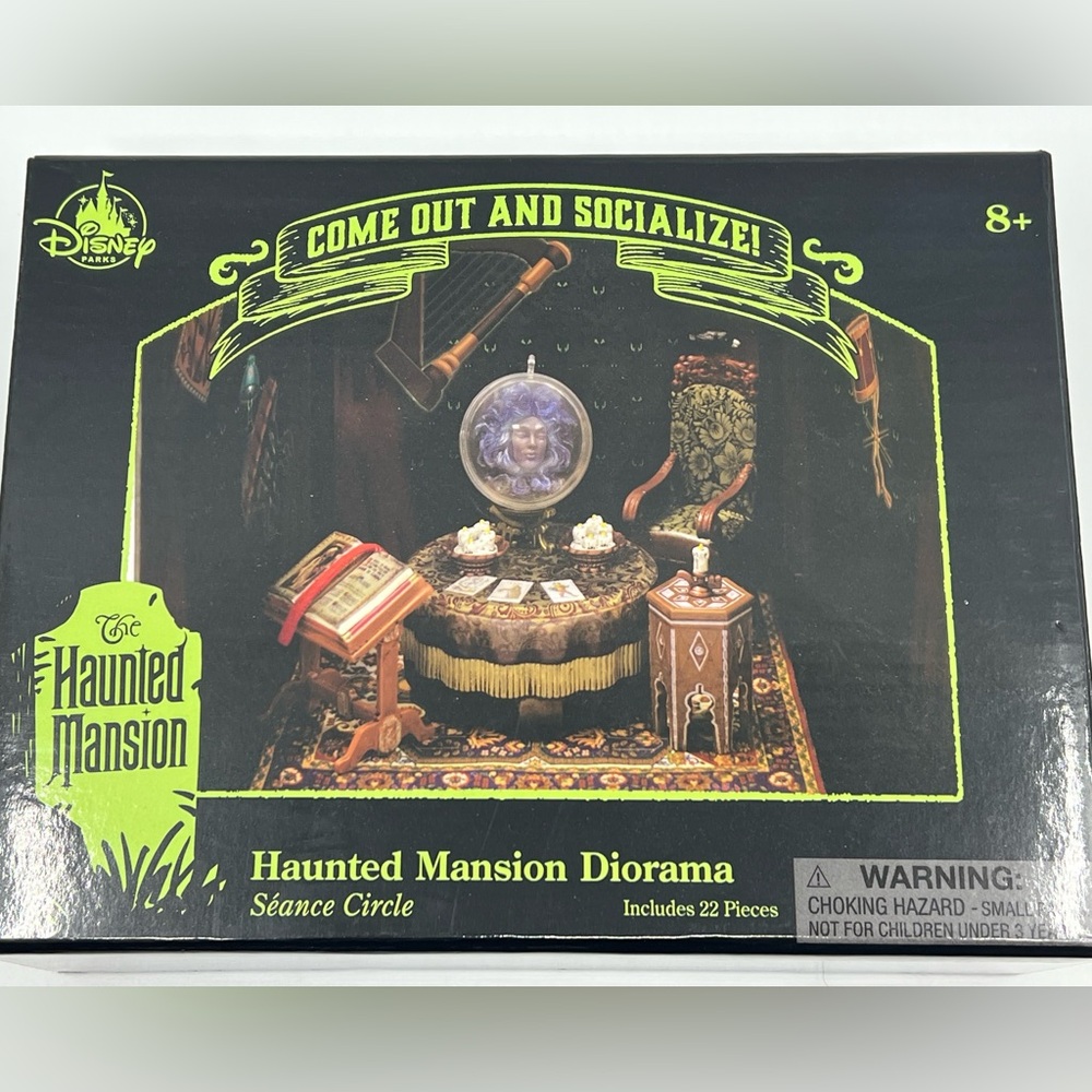 Disney Haunted Mansion Séance Diorama
